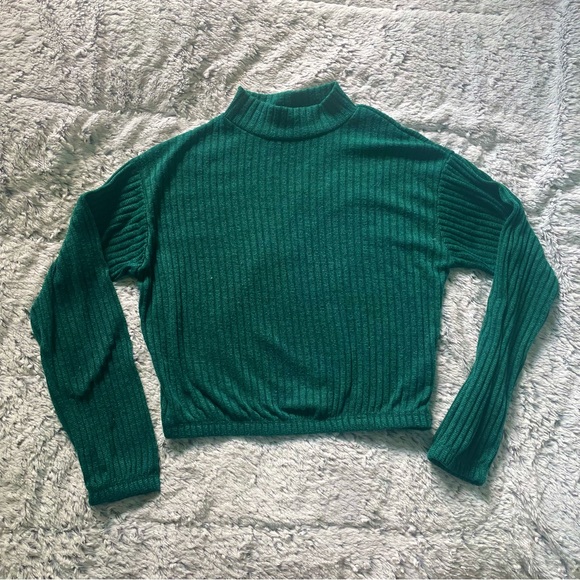 Green mock neck top - Picture 1 of 2